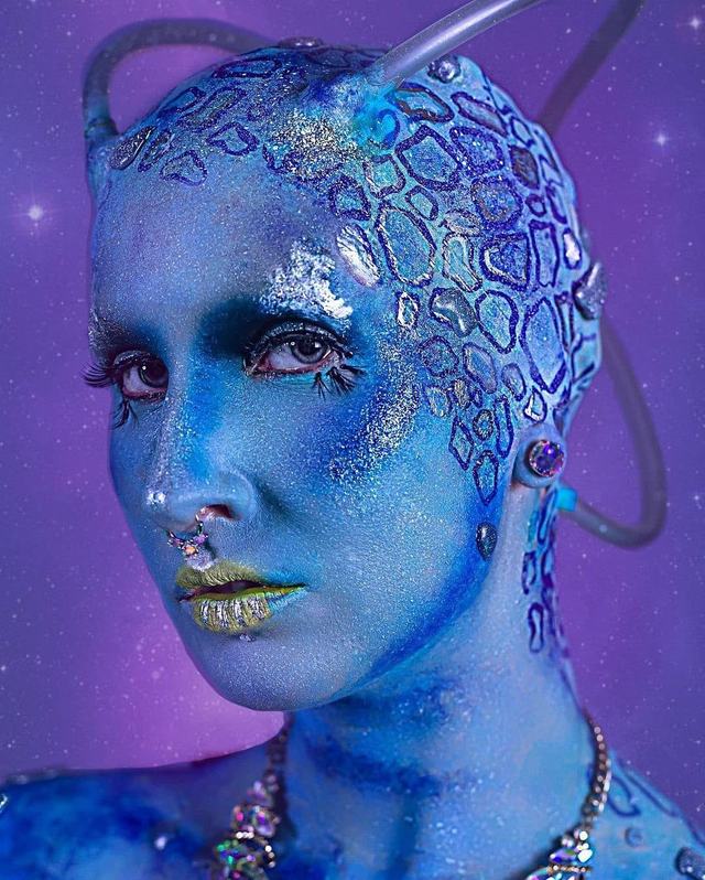 Space Babe: blue alien face with textured scalp and gold lips